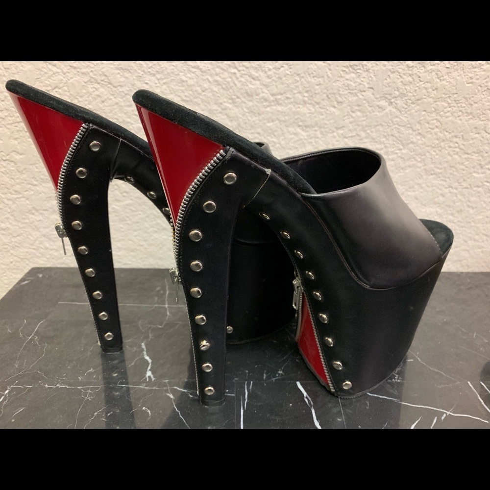 New Devious Zipper Heels Size 10